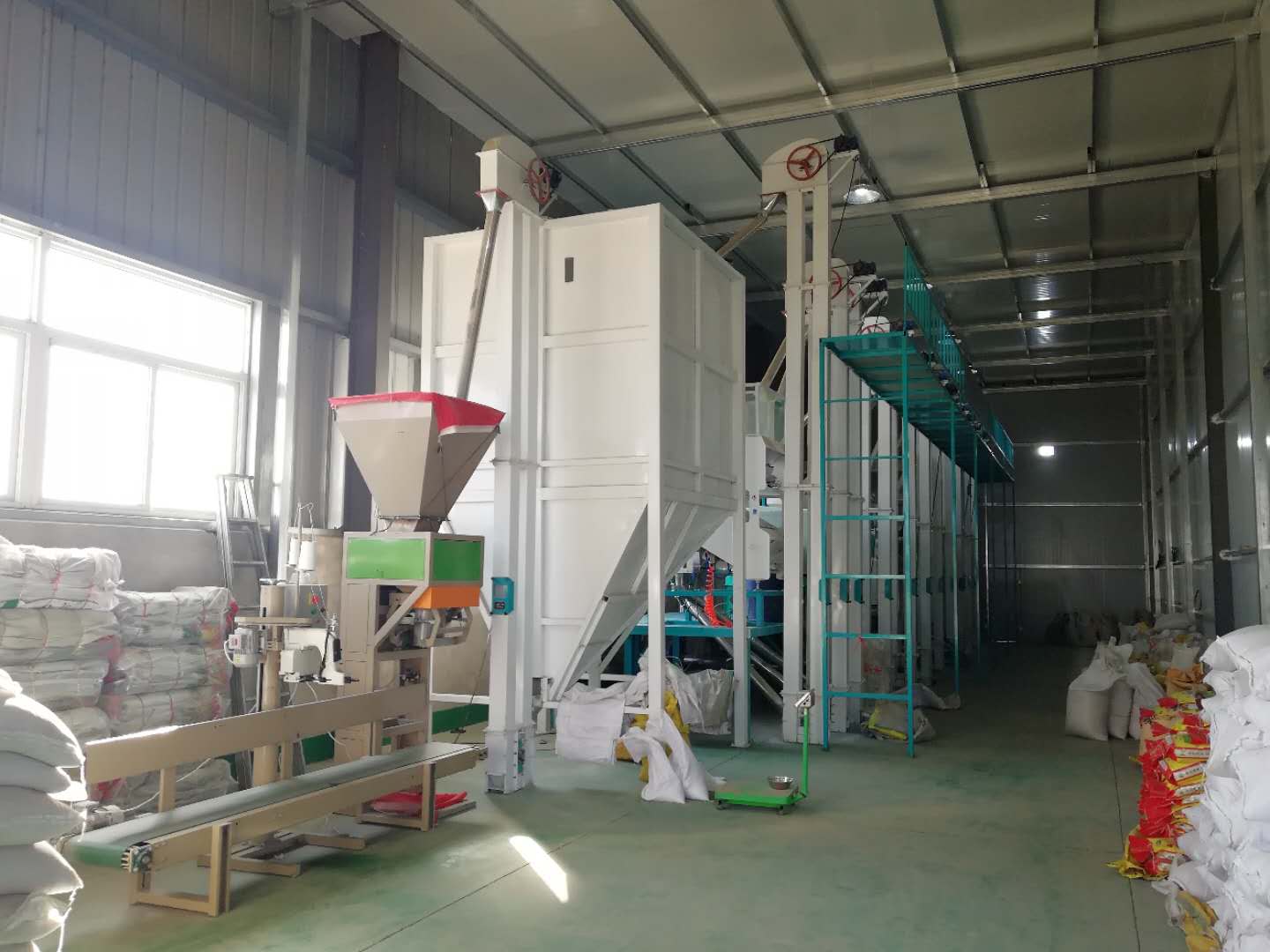 玉米加工設備廠家淺談剩余的廢料有何利用價值?(圖2) 玉米加工設備